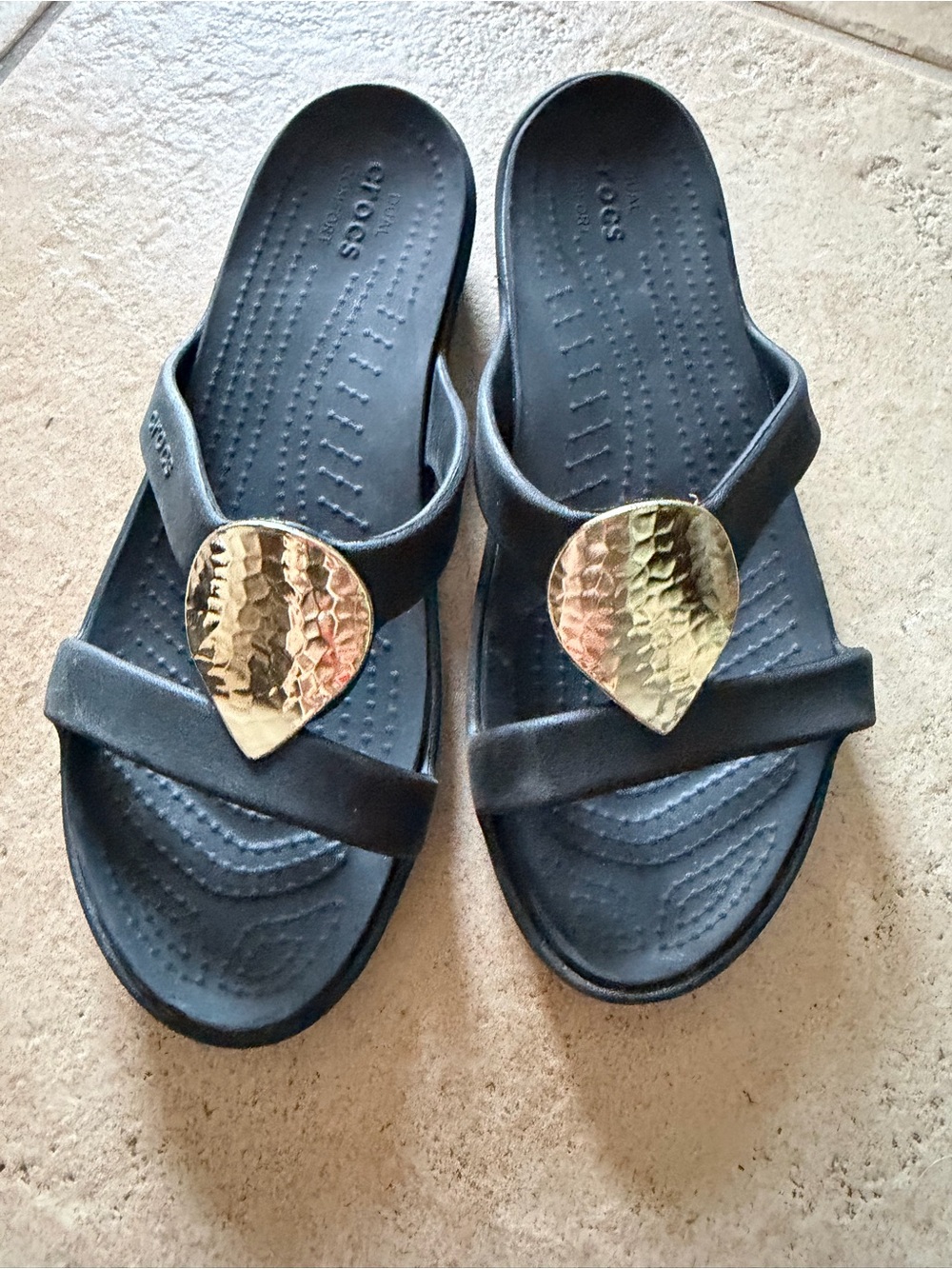 Crocs Sanrah Hammered Tear Drop Sandals Womens 8 Slip On Comfort Summer Beach